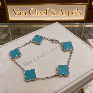 Van Cleef & Arpels flower bracelet